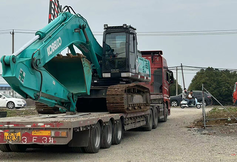 Kobelco 350 excavator shipped to Chile