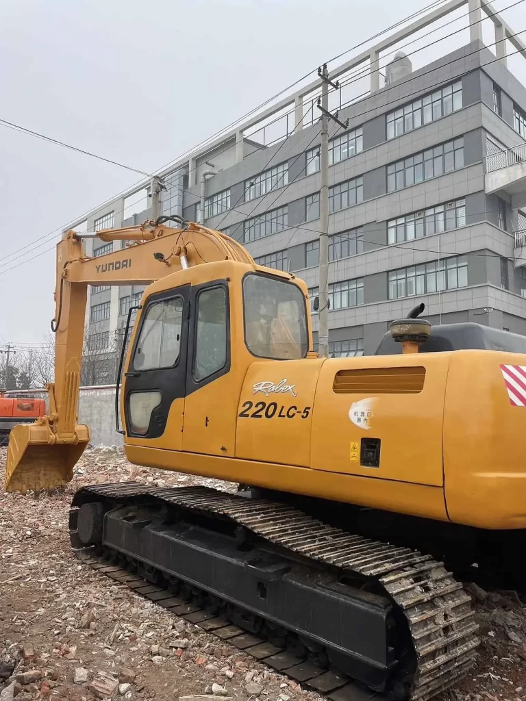 Hyundai 220LC-5 Excavator