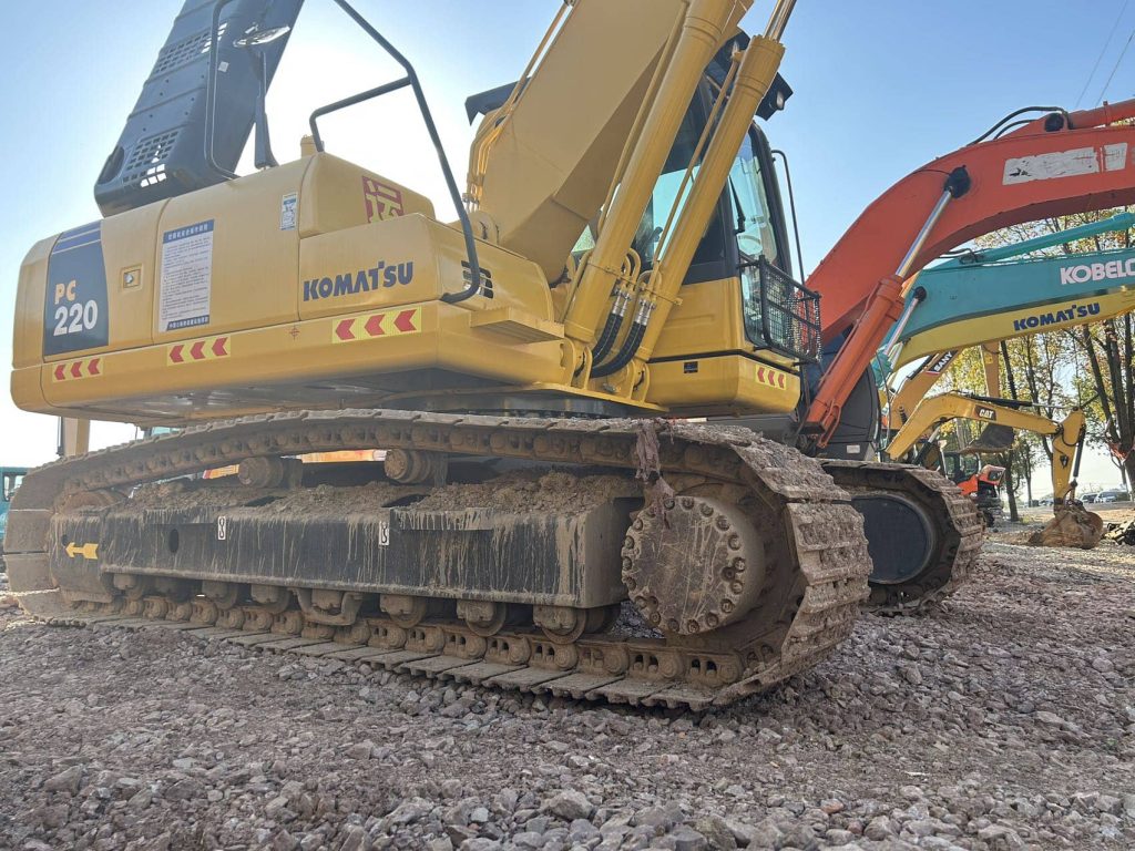 Used Komatsu PC220 excavator